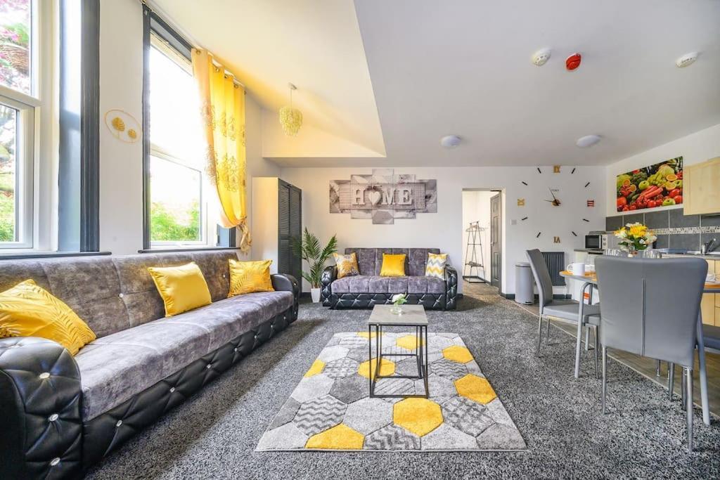 -F5Gh- For Relaxed & Cosy Stay, Free Parking, Wifi リーズ エクステリア 写真